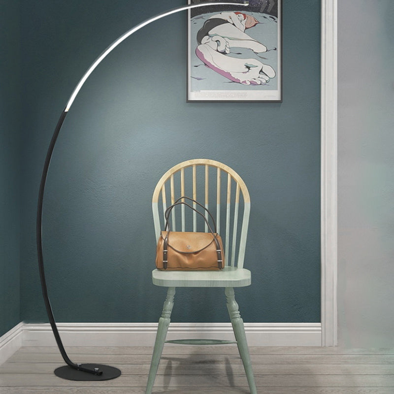 Lampadaire en forme d'arc en aluminium LED minimaliste LED debout pour le salon