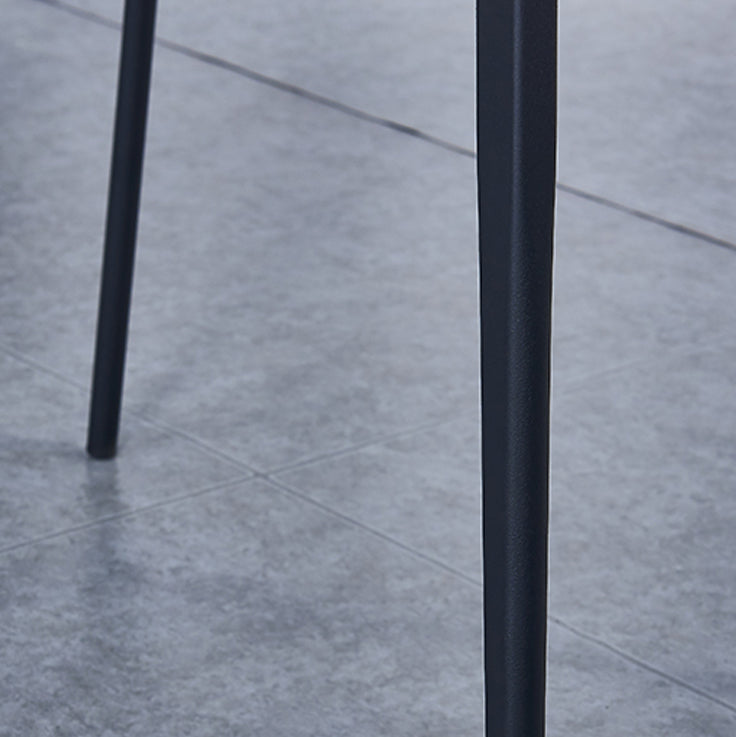 Silla lateral de cuero contemporánea para restaurante, silla de comedor con respaldo abierto y patas negras