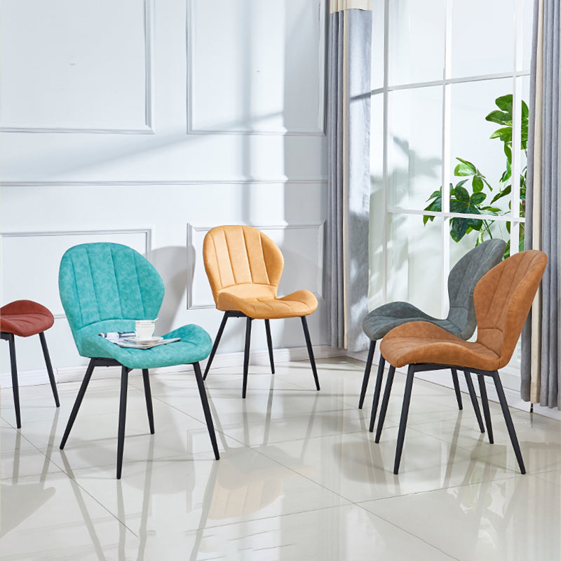 Silla lateral casera tapizada escandinava Silla de comedor con respaldo lateral y acabado mate