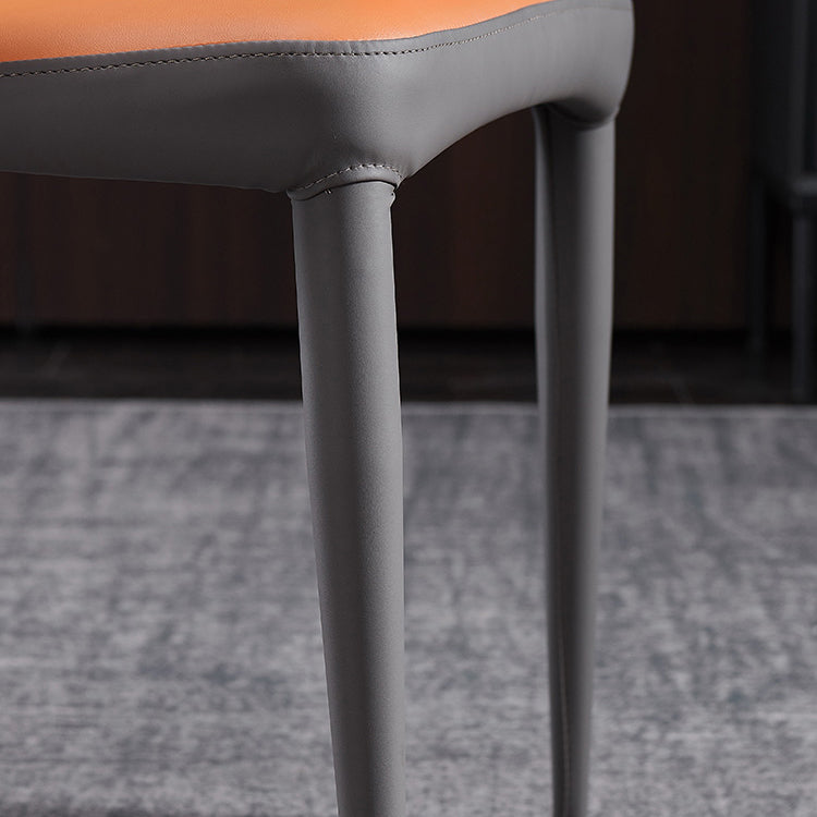 Silla de comedor de cuero contemporánea con respaldo sólido con acabado mate y sillón de hotel