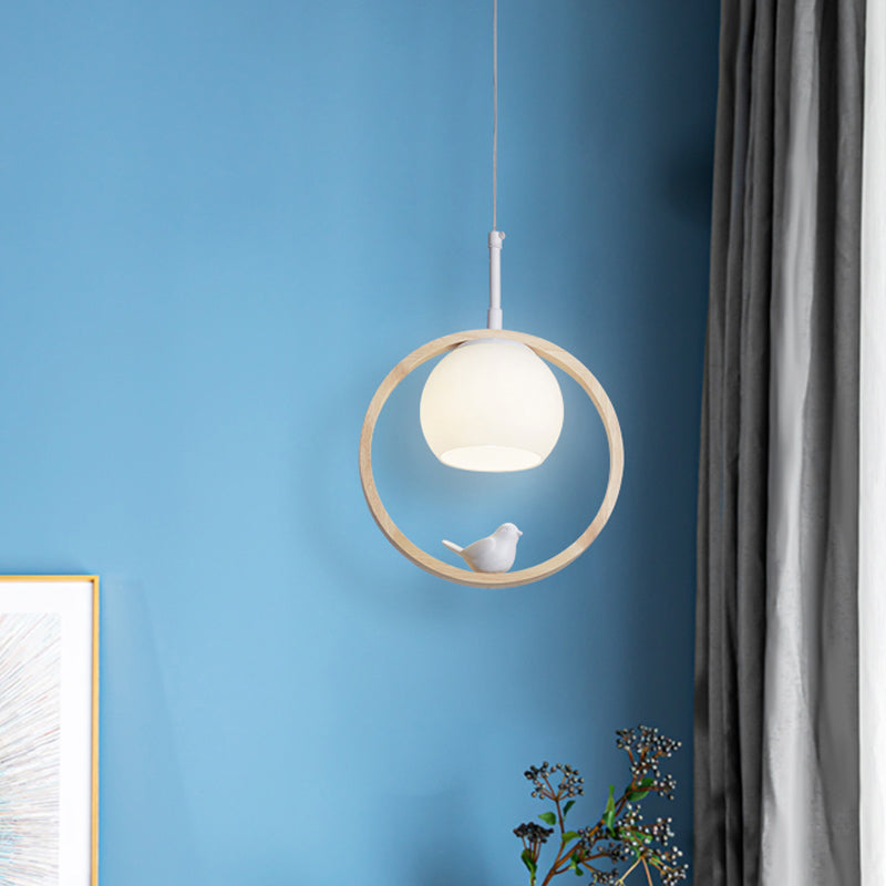 Lampe suspendue au globe en bois dans le pendentif en verre de style artistique moderne pour les espaces intérieurs