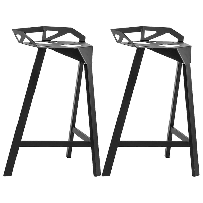 Tabouret de bar à dossier bas en fer noir, tabouret haut de conception creuse de style industriel