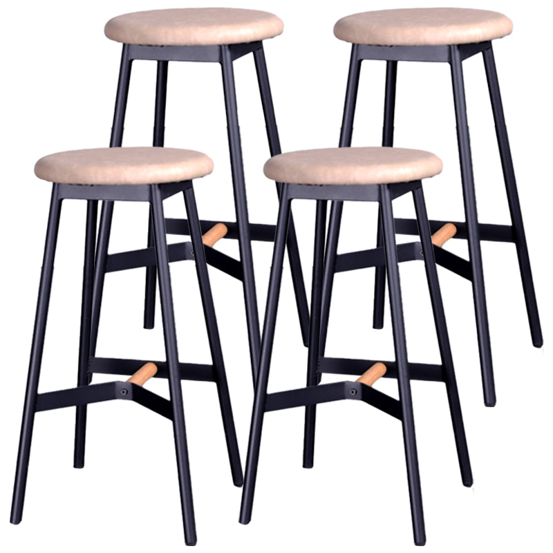 Taburetes de bar negros industriales sin respaldo de madera y metal con asiento redondo