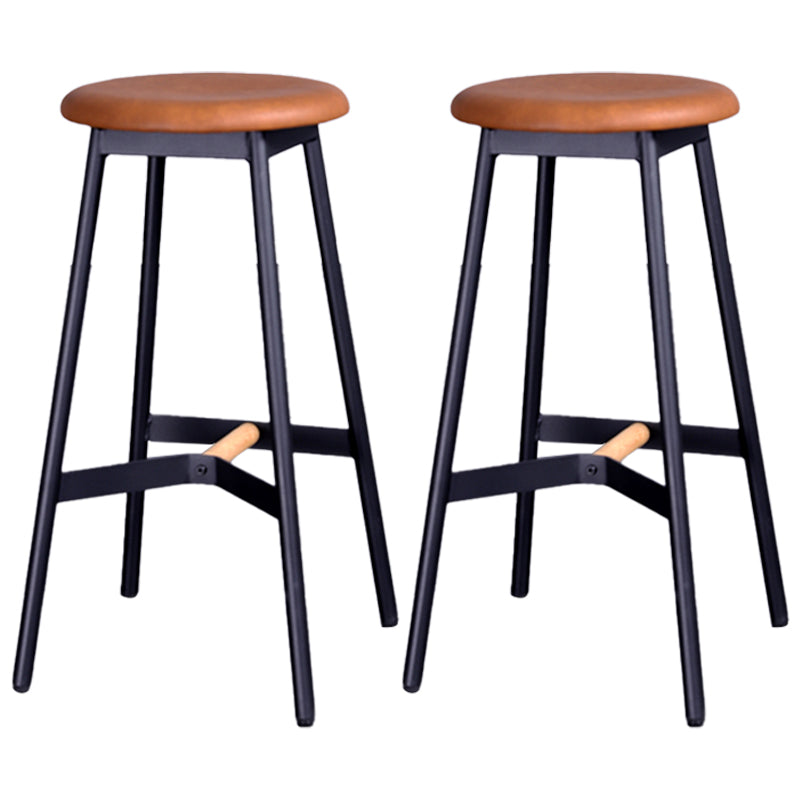 Taburetes de bar negros industriales sin respaldo de madera y metal con asiento redondo