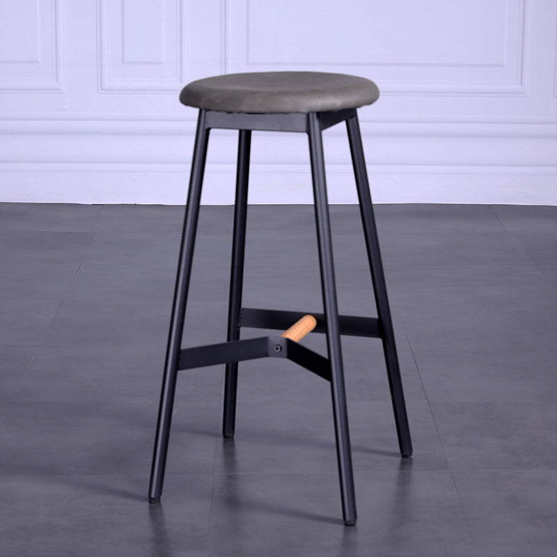 Taburetes de bar negros industriales sin respaldo de madera y metal con asiento redondo