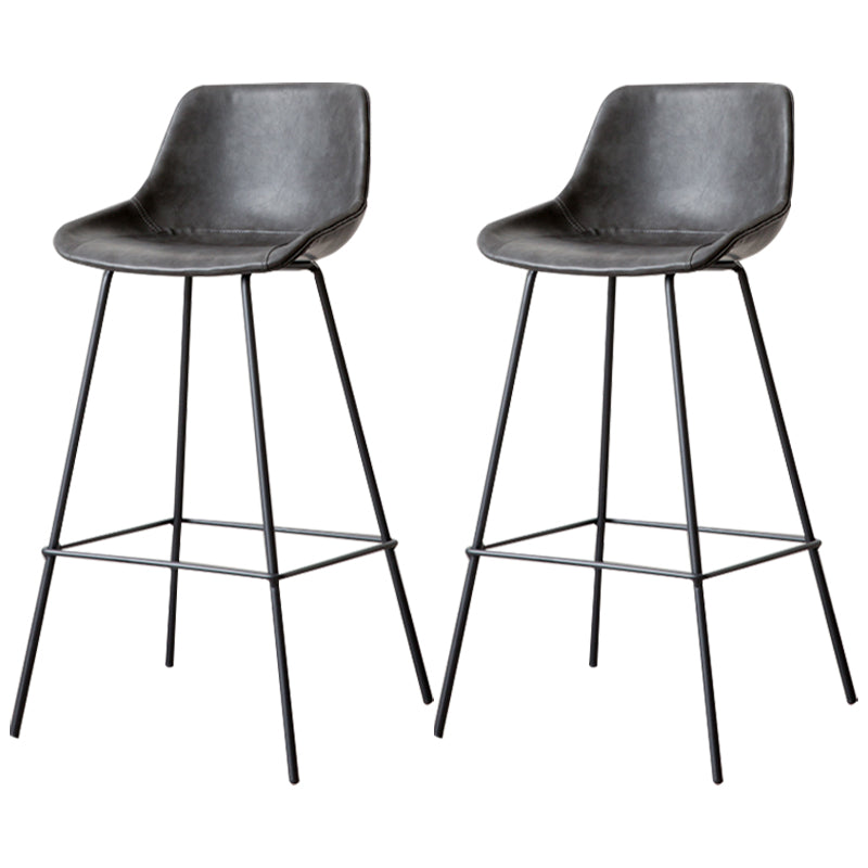 Tabouret de bar en cuir et métal noir, tabouret de comptoir scandinave à dossier bas Bristol avec siège baquet
