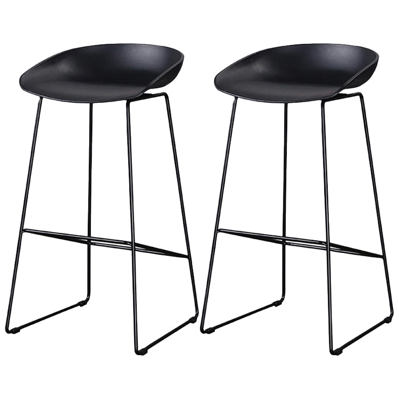 Tabourets de comptoir scandinaves en plastique et acier, sans dossier, avec siège baquet (Ensemble de 2)