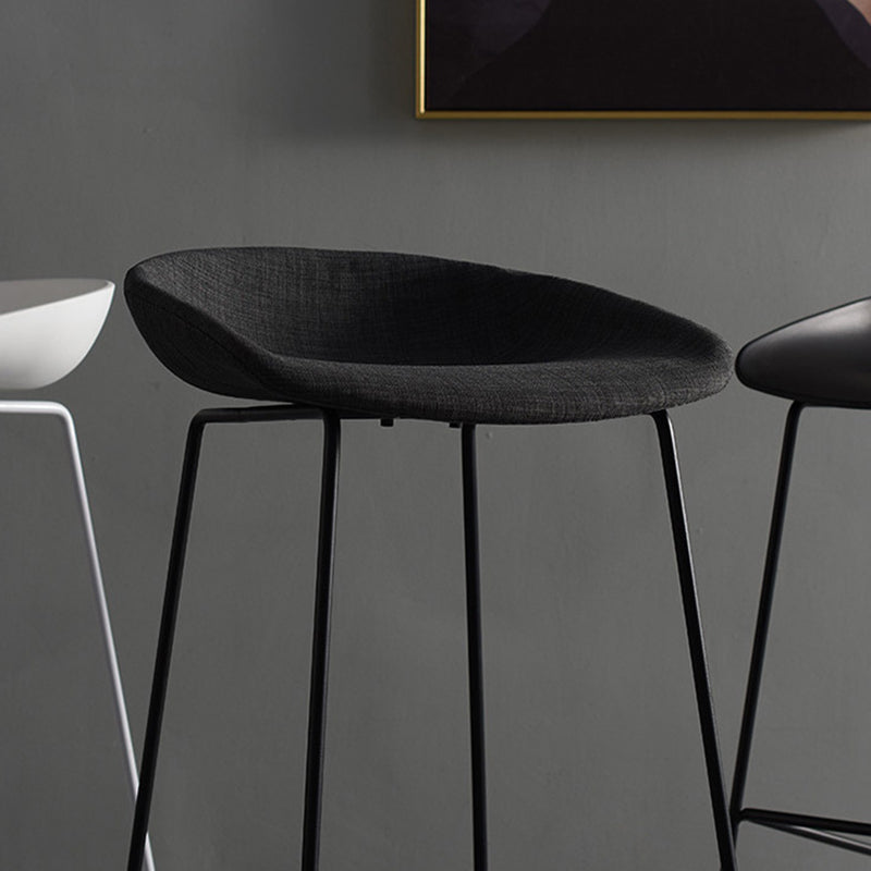 Tabourets de comptoir scandinaves en plastique et acier, sans dossier, avec siège baquet (Ensemble de 2)