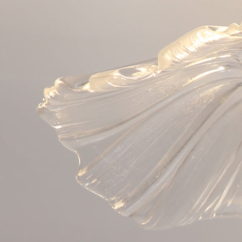Plafonnier encastré en forme de fleur en métal dans un plafonnier en cuivre de style colonial
