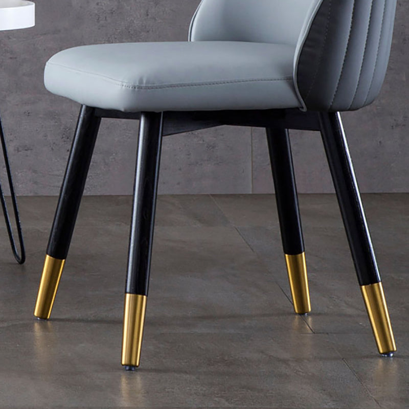 Chaise de salle à manger de style scandinave en cuir et bois, sans accoudoirs, à dossier solide
