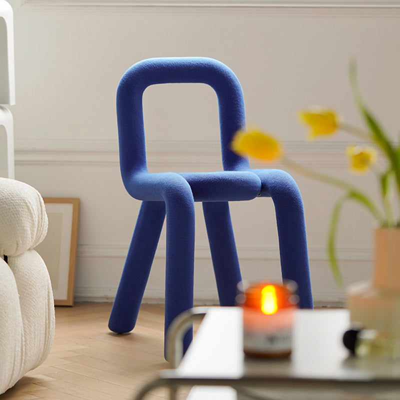 Silla lateral de comedor de terciopelo estilo diseñador, silla de comedor individual con respaldo abierto y acabado mate