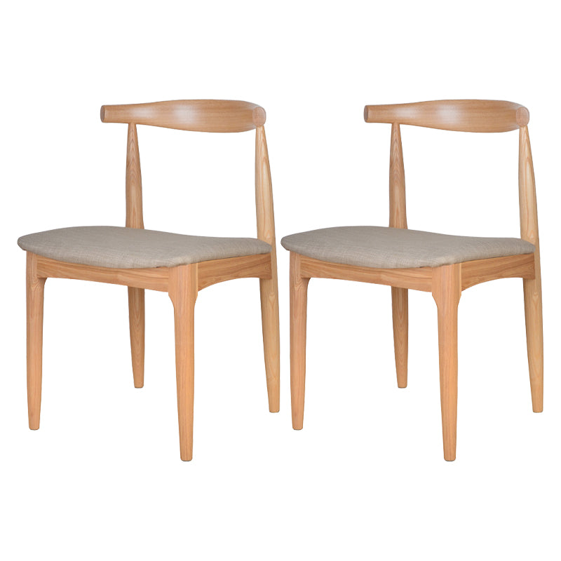 Silla lateral escandinava con respaldo abierto Silla de comedor tapizada con acabado mate