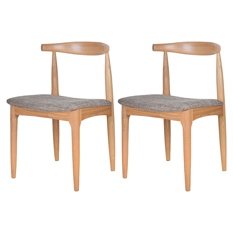 Silla lateral escandinava con respaldo abierto Silla de comedor tapizada con acabado mate
