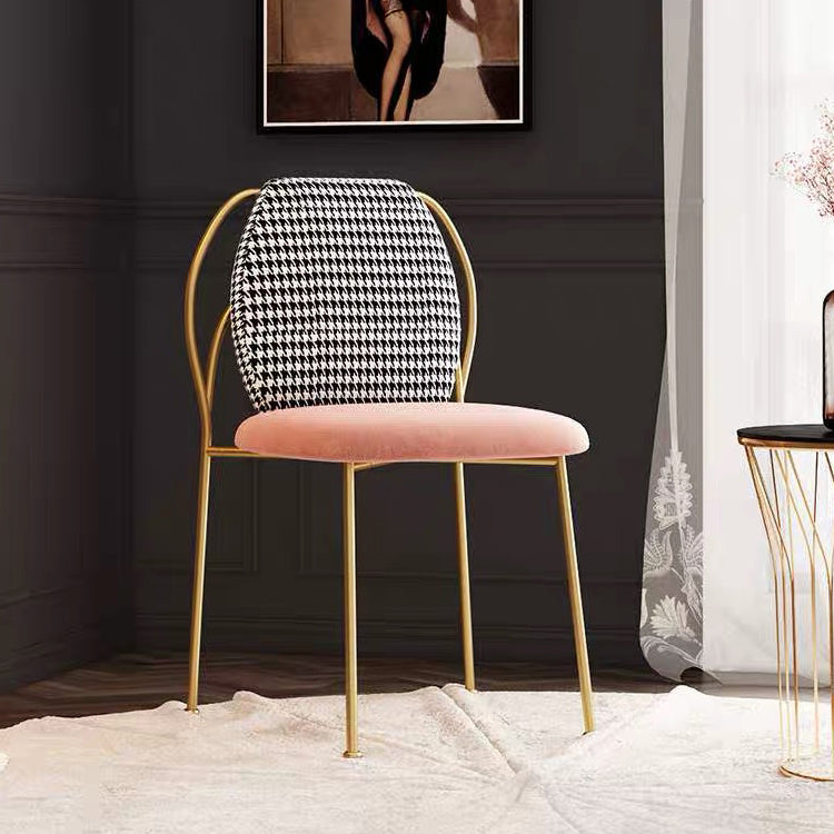 Glam – chaise d'appoint à dossier solide pour chambre à coucher, en velours, finition mate, avec pieds dorés