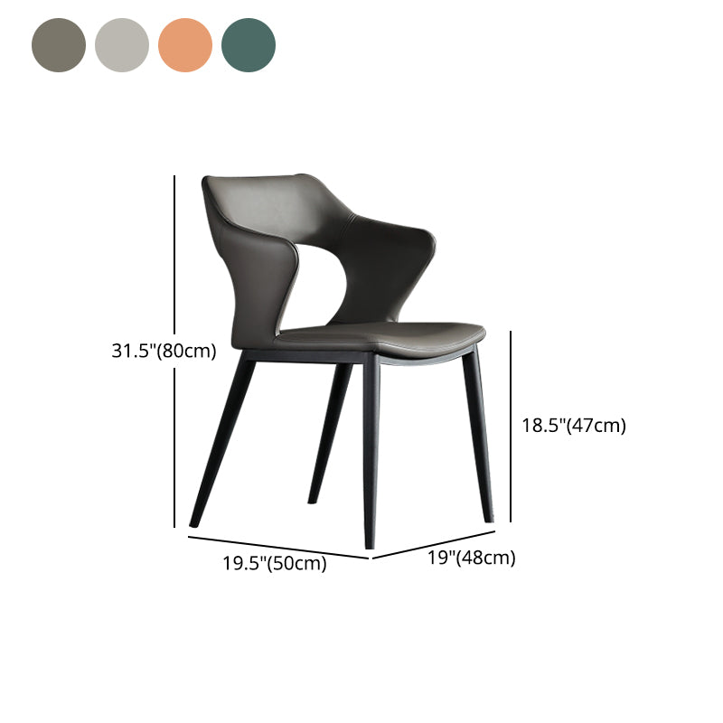 Sillones de comedor de cuero Sillas tapizadas con brazos con respaldo abierto y patas de metal