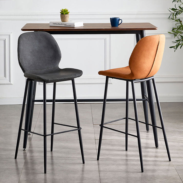 Taburete de bar de cuero moderno para interiores, taburete bajo con respaldo sin brazos y patas de acero