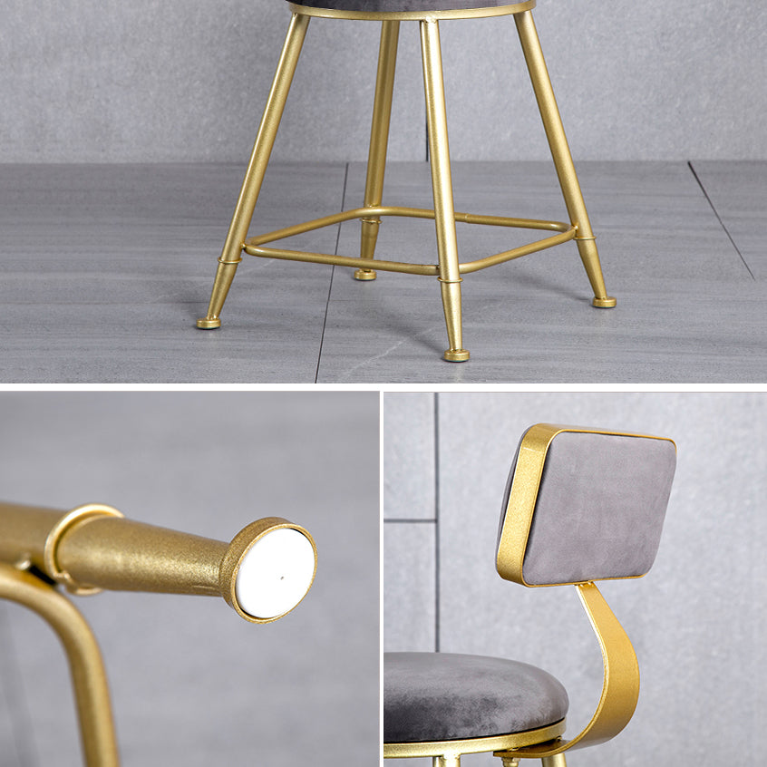 Samt Glam Low Back Back Stuhl Runder Innenschuhe mit goldenen Eisenbeinen