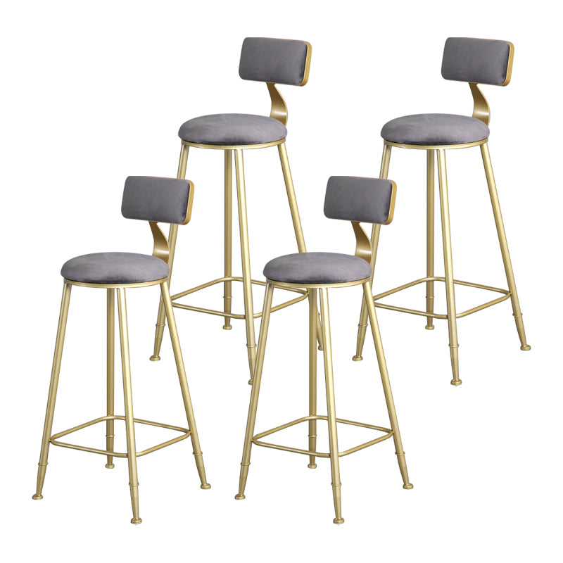Samt Glam Low Back Back Stuhl Runder Innenschuhe mit goldenen Eisenbeinen