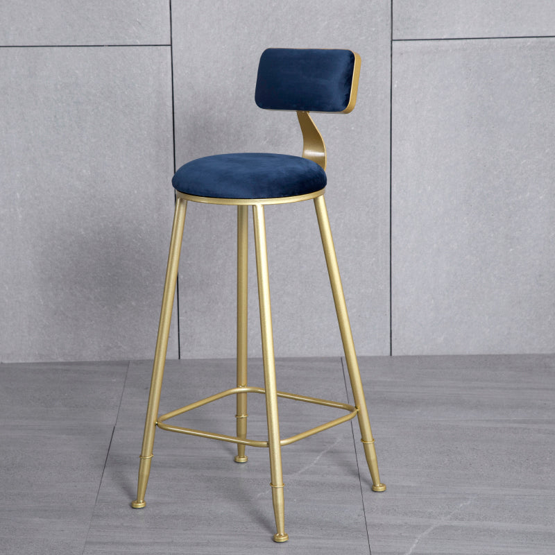 Samt Glam Low Back Back Stuhl Runder Innenschuhe mit goldenen Eisenbeinen