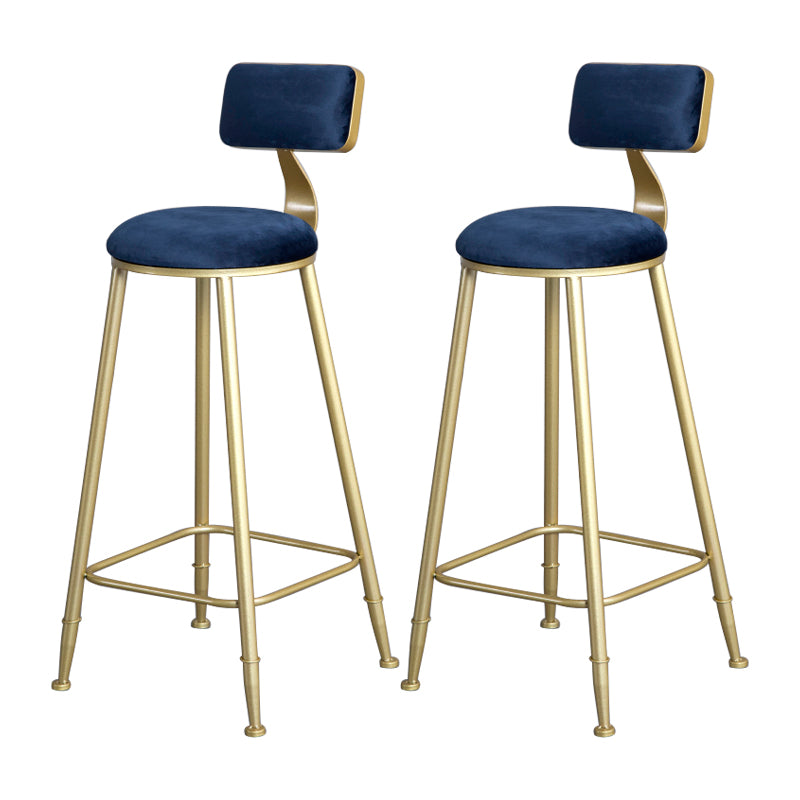 Samt Glam Low Back Back Stuhl Runder Innenschuhe mit goldenen Eisenbeinen