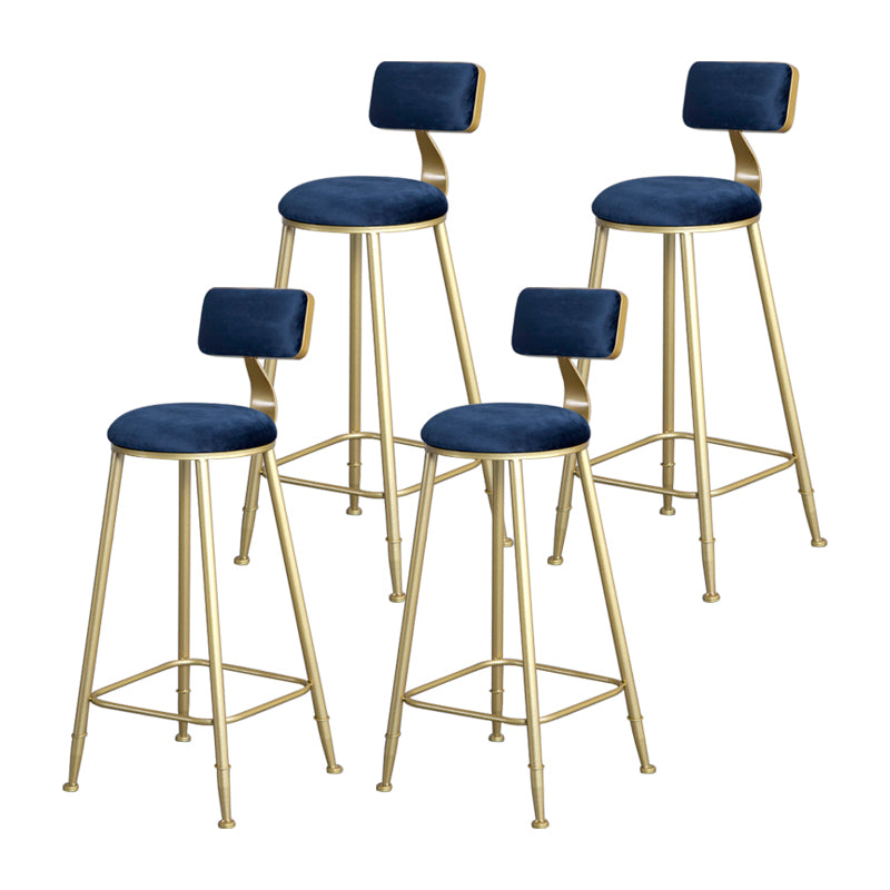 Samt Glam Low Back Back Stuhl Runder Innenschuhe mit goldenen Eisenbeinen