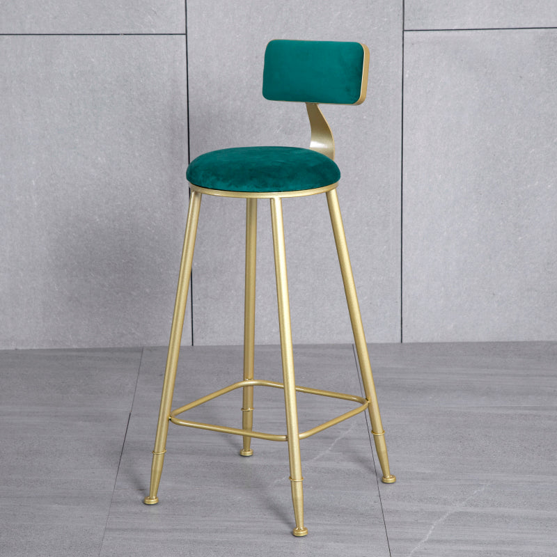Samt Glam Low Back Back Stuhl Runder Innenschuhe mit goldenen Eisenbeinen