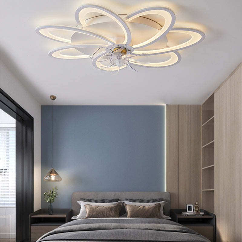 Nordische Metall Deckenlüftungslampe Multi-Head-LED-Flush-Montage-Leuchte mit klarem Kunststofflüfterblatt