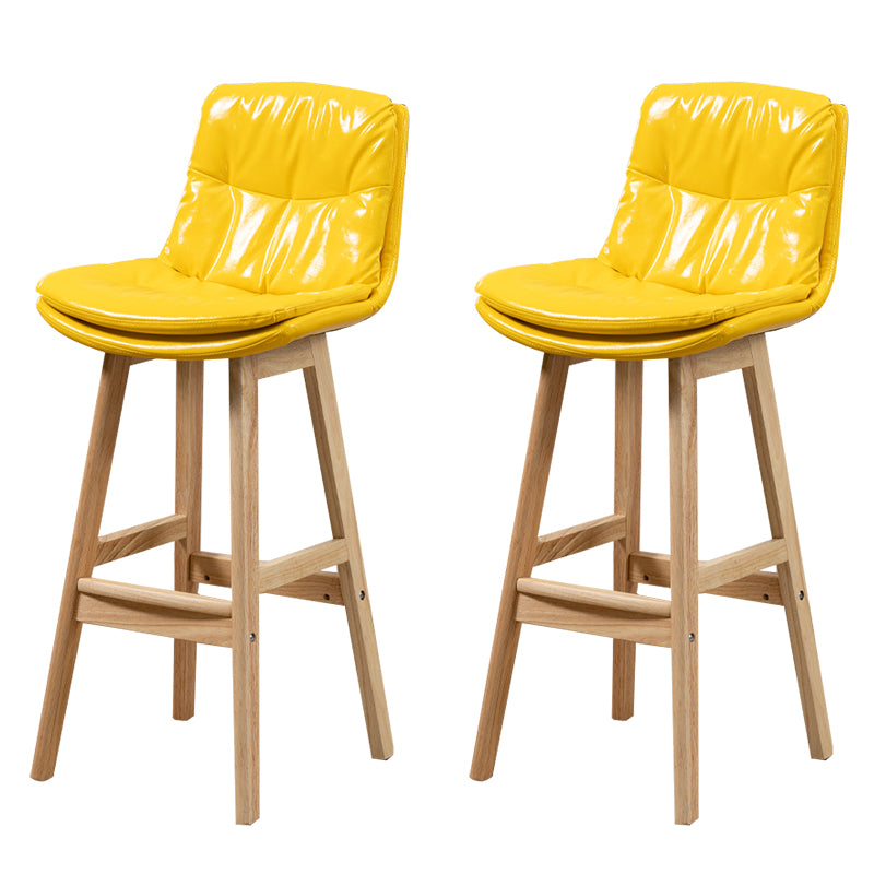 Taburete de bar de cuero con respaldo bajo, moderno taburete de interior con patas de madera