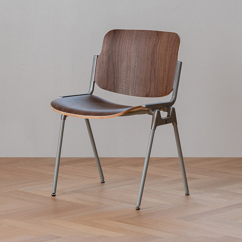 Silla de comedor estilo moderno sin brazos con respaldo abierto y patas de metal