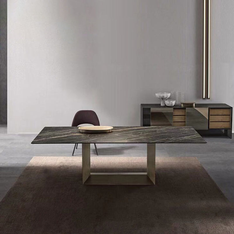Industrieel gesinterde stenen eettafel rechthoek zwarte boventafel met metalen voetstuk