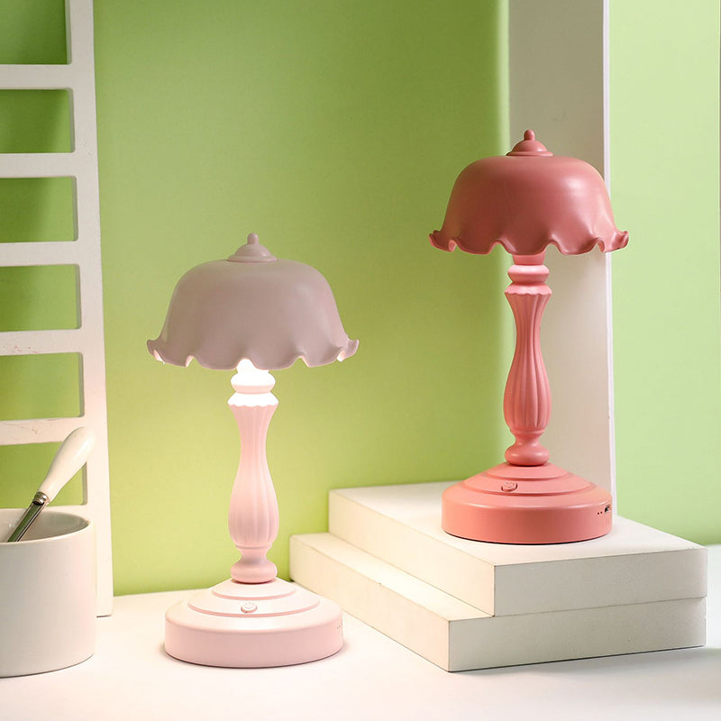 Flower USB Charging Table Lamp Contemporary Style Macaron Desk Lamp for Bedroom