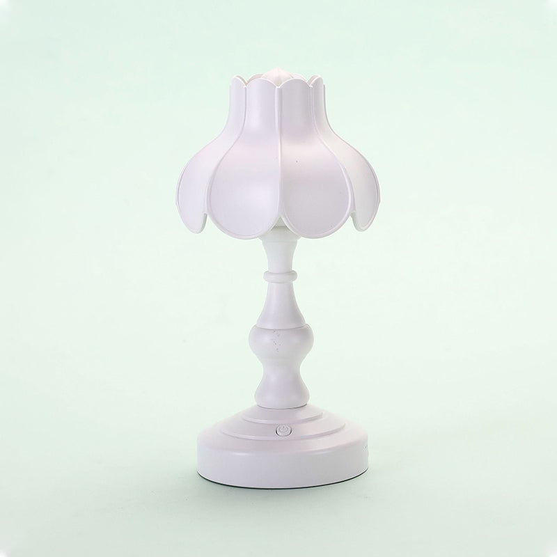 Flower USB Charging Table Lamp Contemporary Style Macaron Desk Lamp for Bedroom