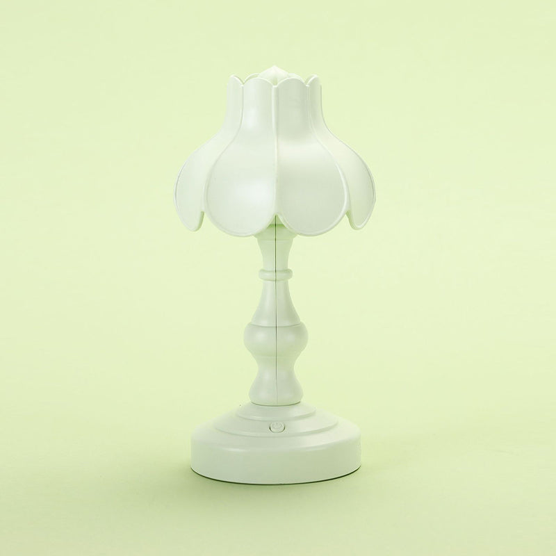 Flower USB Charging Table Lamp Contemporary Style Macaron Desk Lamp for Bedroom