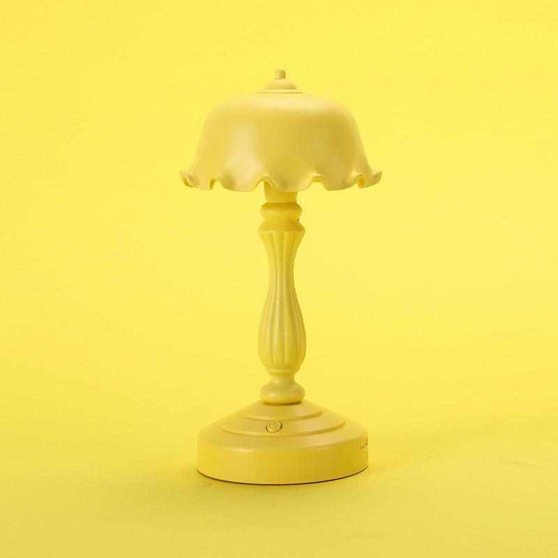 Flower USB Charging Table Lamp Contemporary Style Macaron Desk Lamp for Bedroom