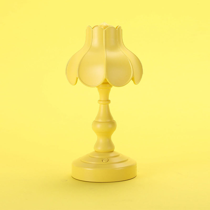 Flower USB Charging Table Lamp Contemporary Style Macaron Desk Lamp for Bedroom