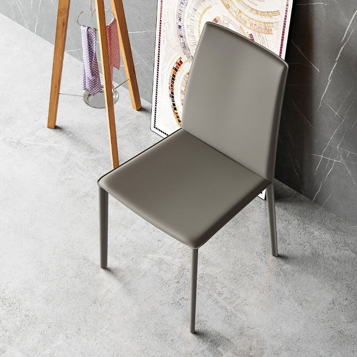 Silla de comedor curvada de cuero contemporánea Silla Parsons para Brasserie