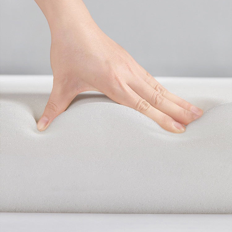 Silla lateral contemporánea con respaldo de orejas Silla sin brazos curvada de cuero con acabado mate