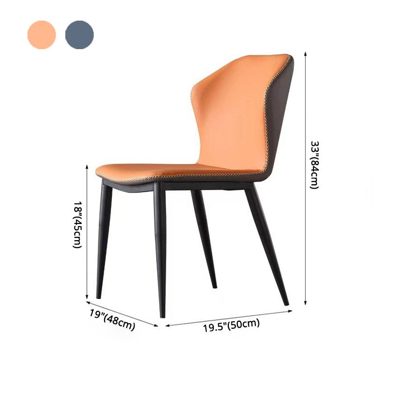 Silla lateral contemporánea con respaldo de orejas Silla sin brazos curvada de cuero con acabado mate