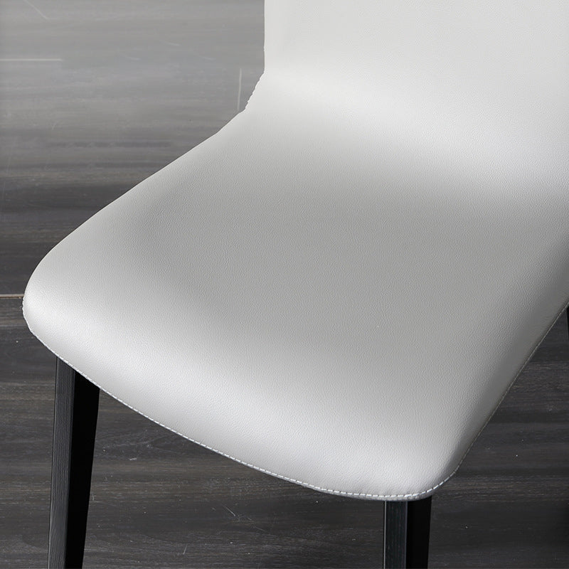 Sillas decorativas y de comedor contemporáneas Silla sin brazos Parsons curvada de cuero con acabado mate