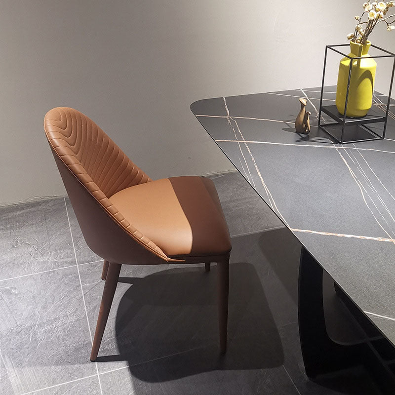 Silla sin brazos inclinada curvada de cuero moderna Silla Parsons con acabado mate para Brasserie