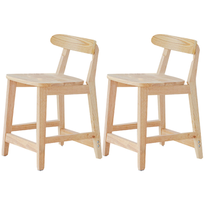 Tabouret de bar industriel à dossier bas en bois, haut et simple d'intérieur avec siège carré
