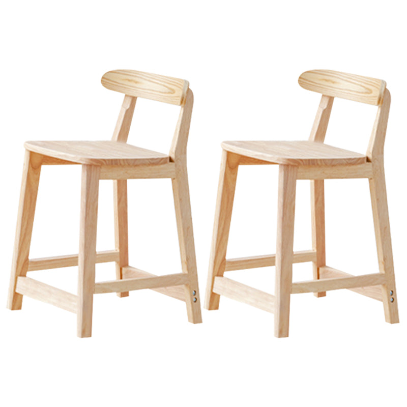 Tabouret de bar industriel à dossier bas en bois, haut et simple d'intérieur avec siège carré