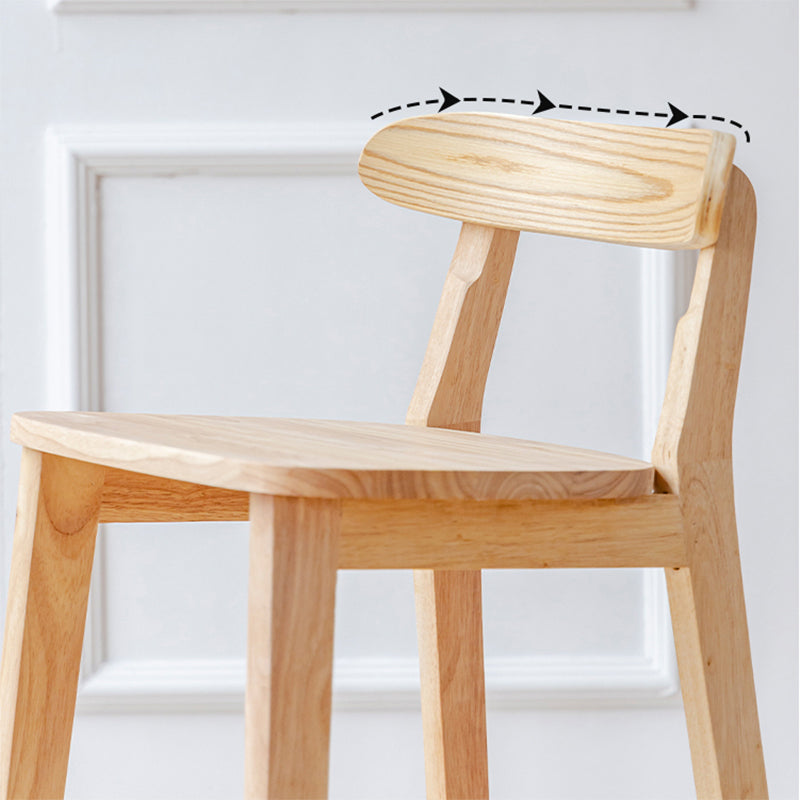 Tabouret de bar industriel à dossier bas en bois, haut et simple d'intérieur avec siège carré
