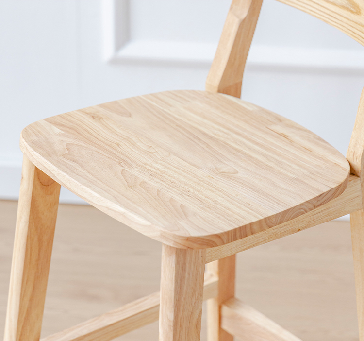 Tabouret de bar industriel à dossier bas en bois, haut et simple d'intérieur avec siège carré