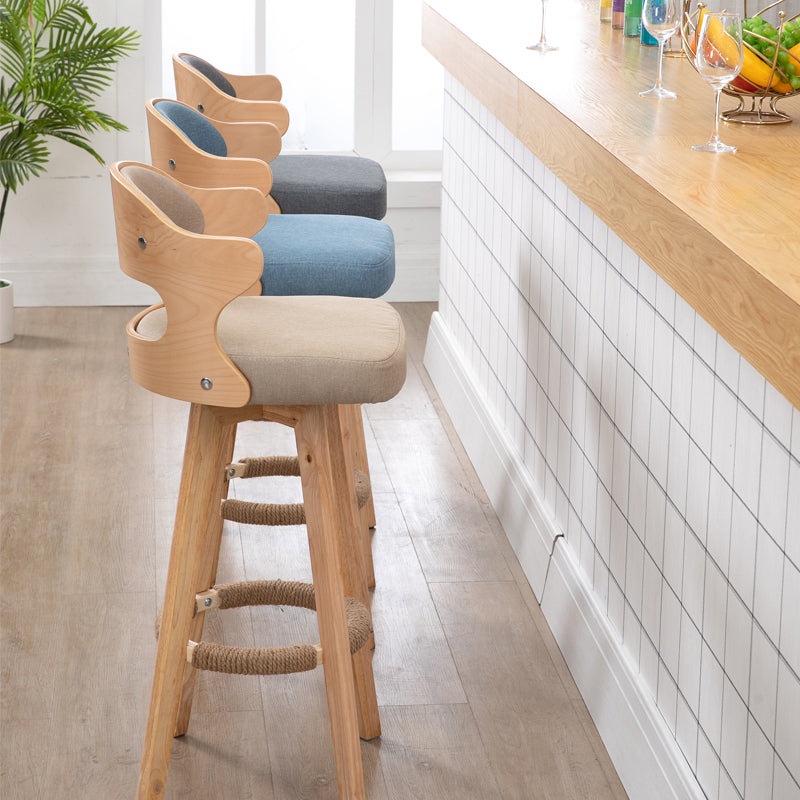 Nordischer Holz Low Rücken Barstool Schwenkerner hoher Hocker mit Polster