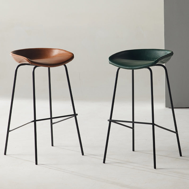 Scandinavian Metal Black Counter Stools Bucket Seat Bar Stools with Footrest
