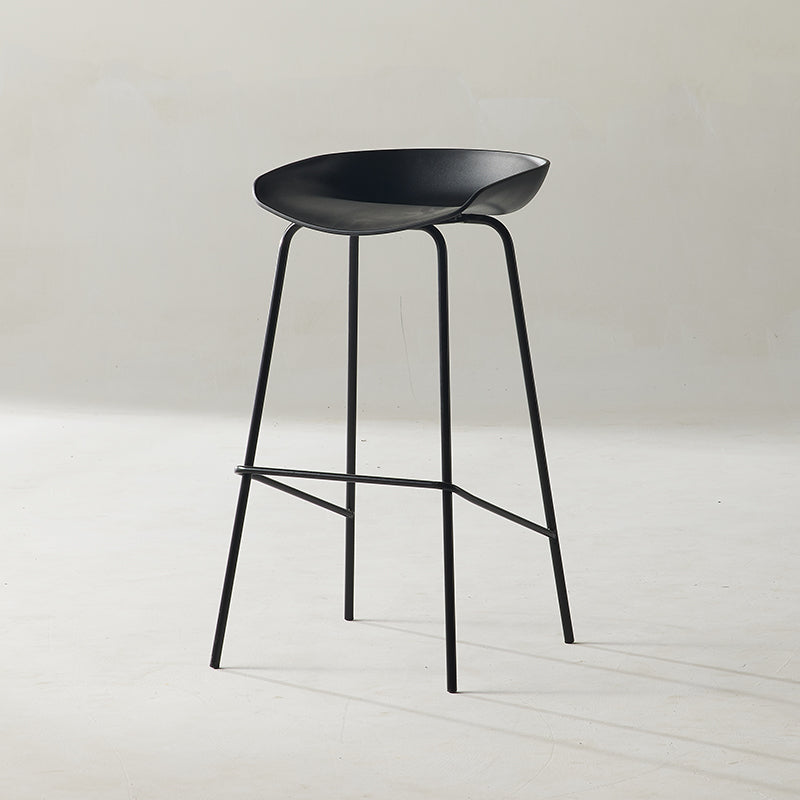 Scandinavian Metal Black Counter Stools Bucket Seat Bar Stools with Footrest