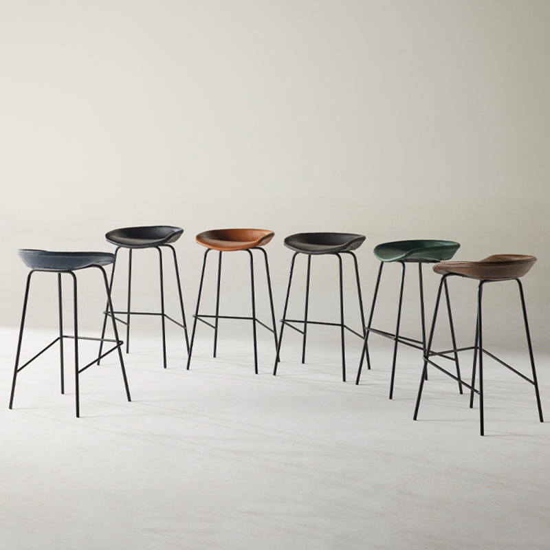 Scandinavian Metal Black Counter Stools Bucket Seat Bar Stools with Footrest