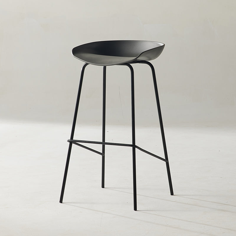 Scandinavian Metal Black Counter Stools Bucket Seat Bar Stools with Footrest