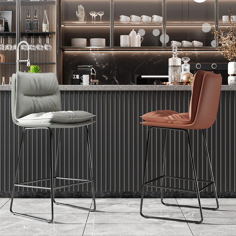 Moderne Rückenlehne Armless Counterhocker Steel Café Barhocker mit Lederkissen